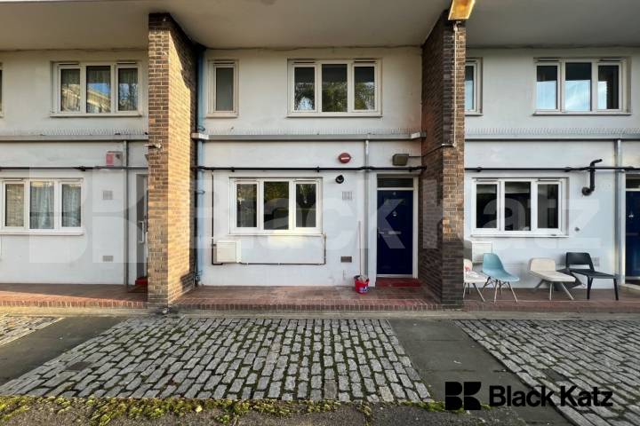 Charming private garden with wooden floors throughout  Cluny Estate , London bridge